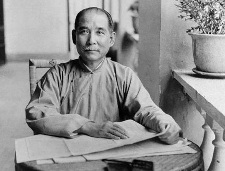 El 12 de noviembre. Hoy es el cumpleaños de Sun Yat-sen.